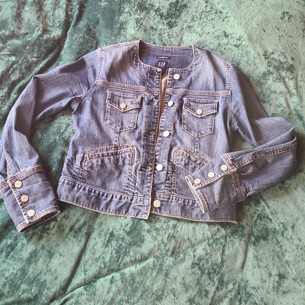 Unusual style cropped denim jacket